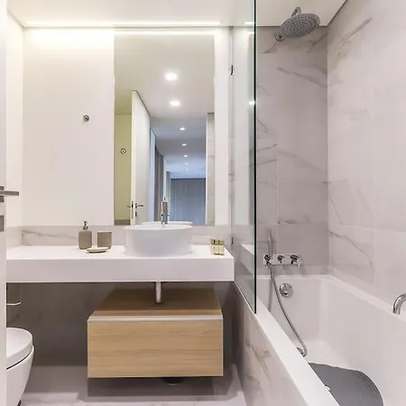 Apartment Marques Pombal 2 Bed Ac Lisbon